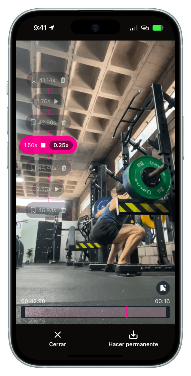 Captura de pantalla de la aplicación mostrando marcadores de video para repetición a cámara lenta y medición de tiempos